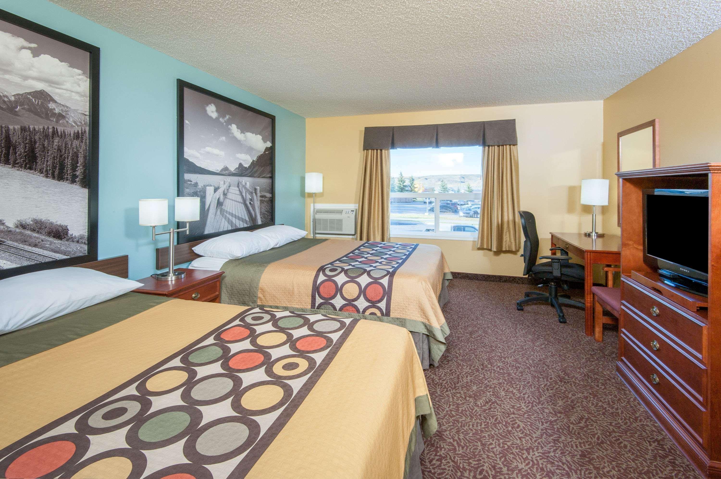 Super 8 By Wyndham Cochrane Hotel Exterior foto