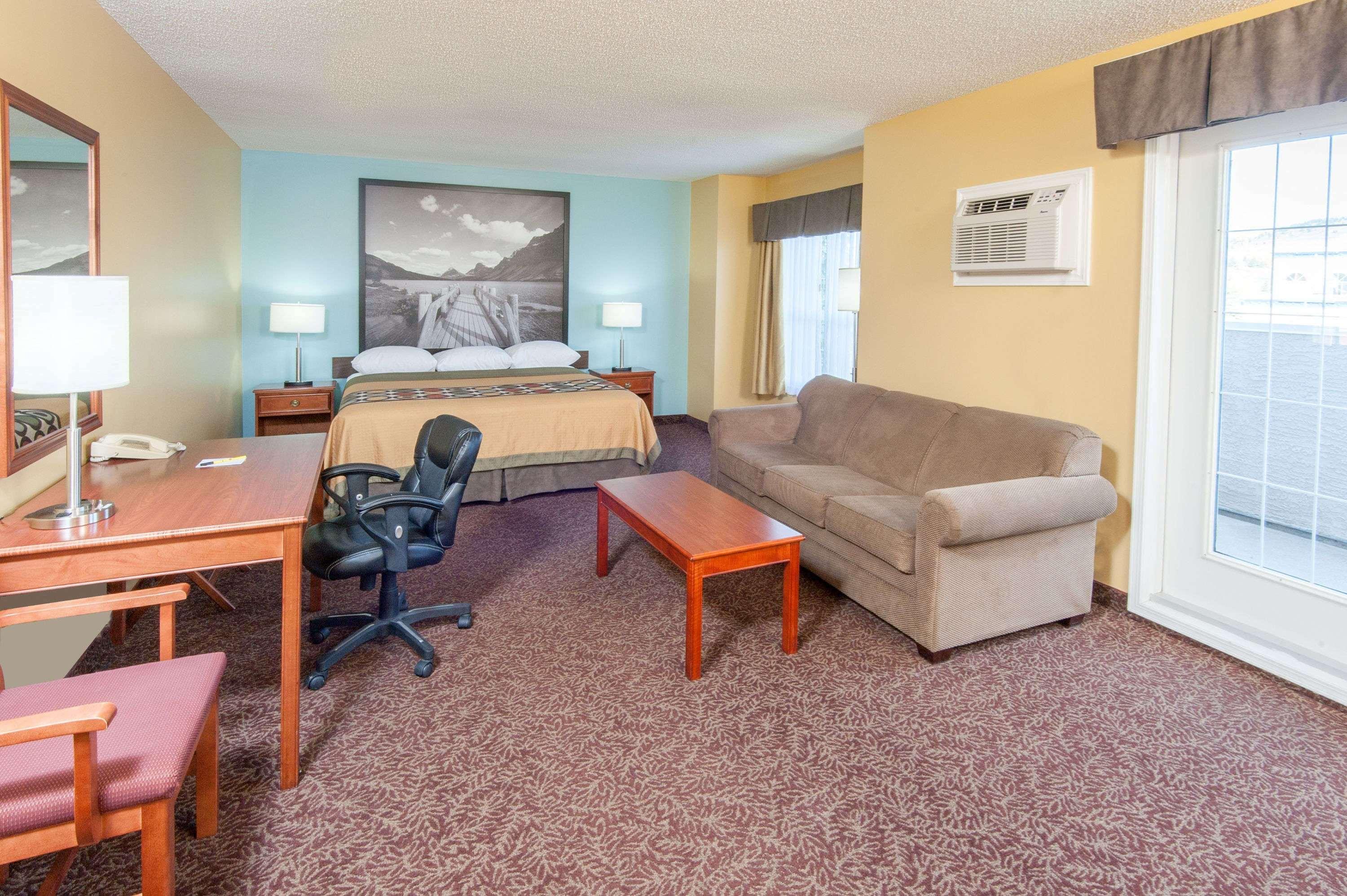 Super 8 By Wyndham Cochrane Hotel Exterior foto
