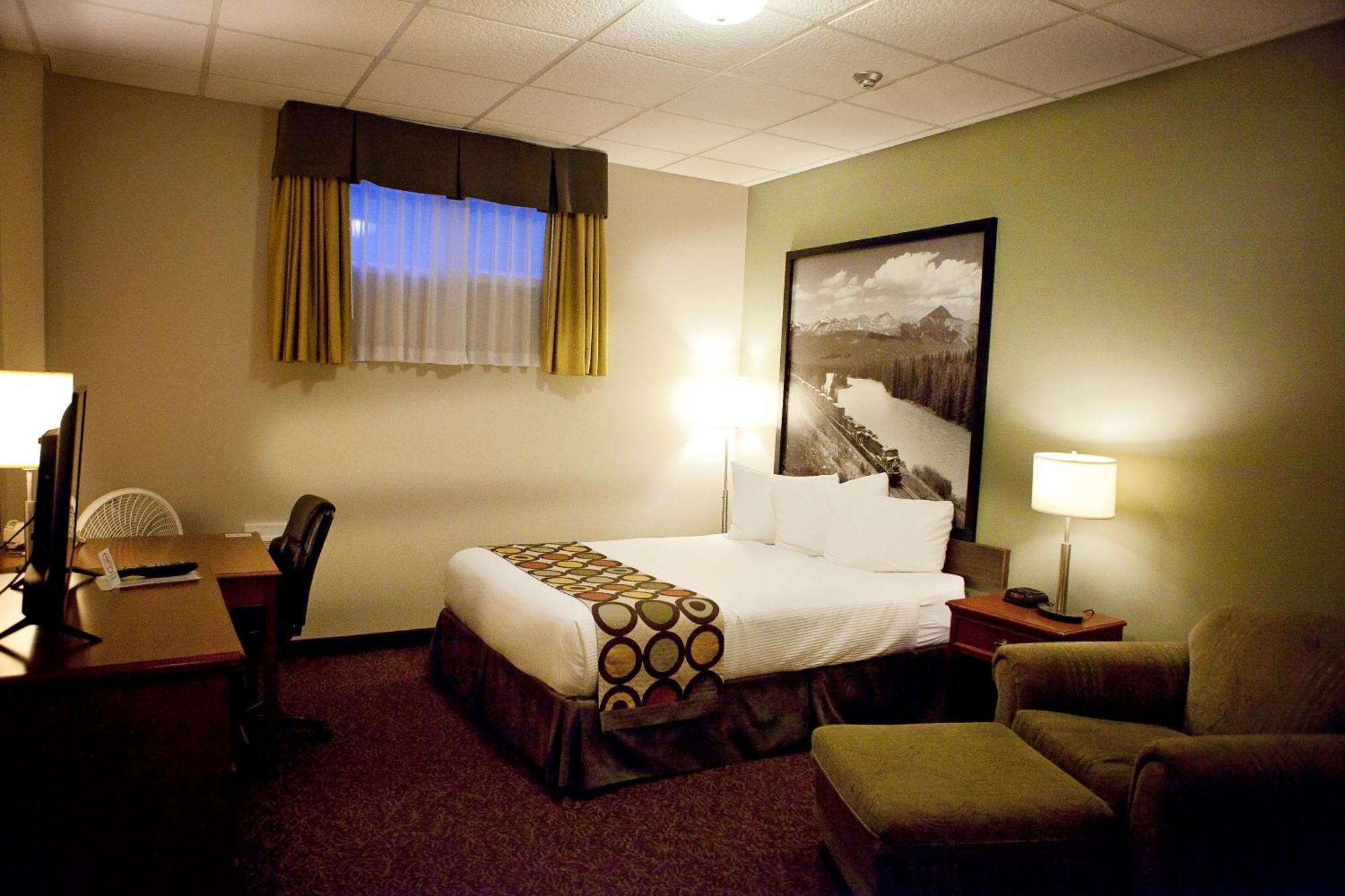 Super 8 By Wyndham Cochrane Hotel Exterior foto
